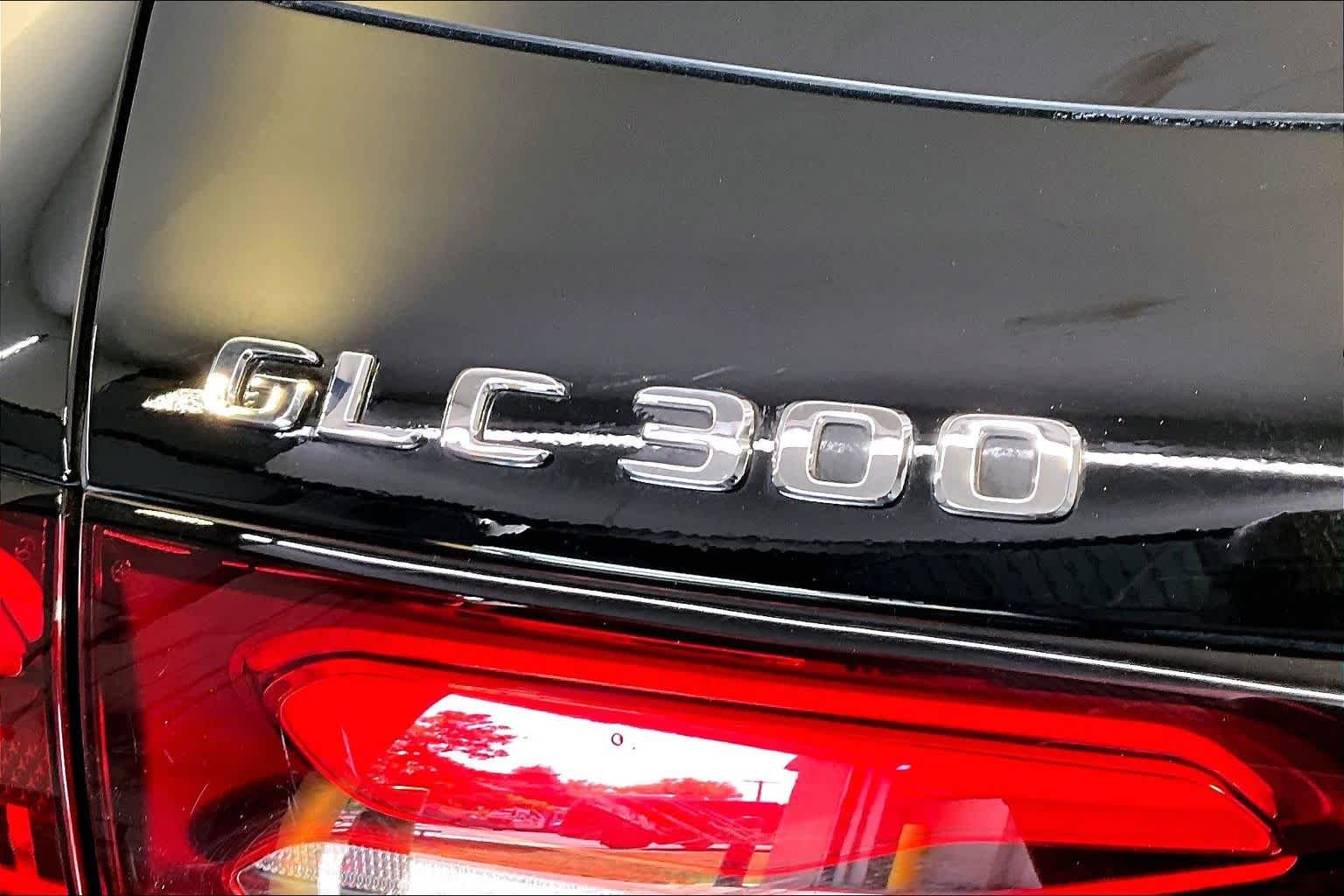 Used 2026 040/Black Mercedes-Benz GLC 300 image 32