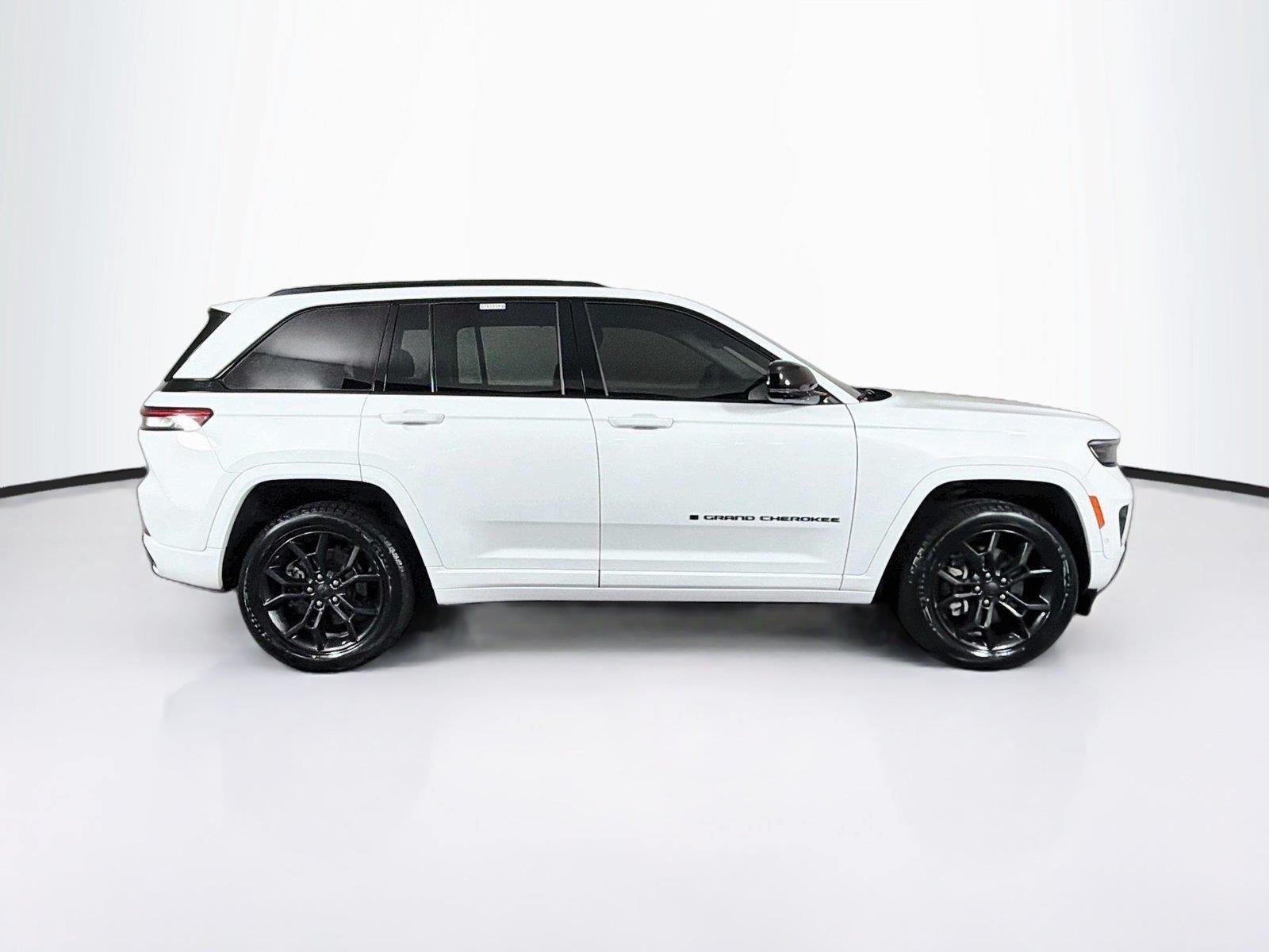 Used 2023  Jeep 30th Anniversary image 12