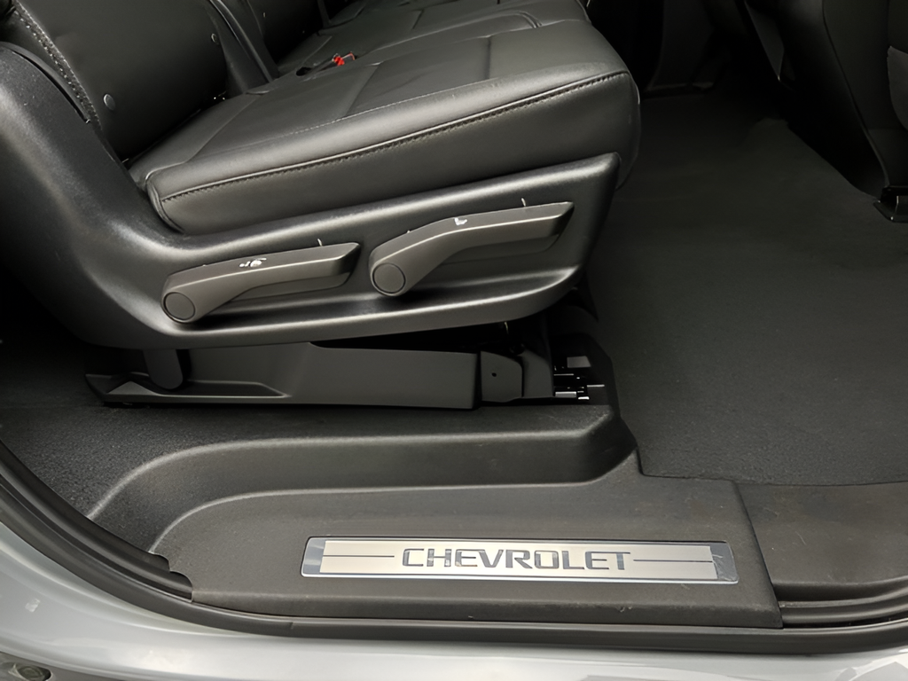 Used 2025 Sterling Gray Metallic Chevrolet Z71 image 20