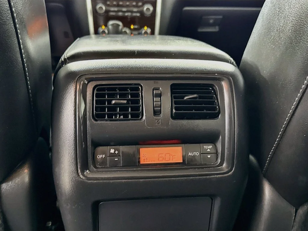 Used 2013 Dark Slate Nissan SL image 31