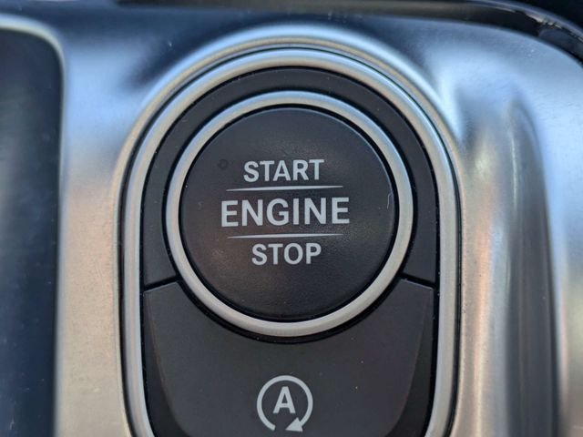 Used 2025 White Mercedes-Benz GLB 250 image 33