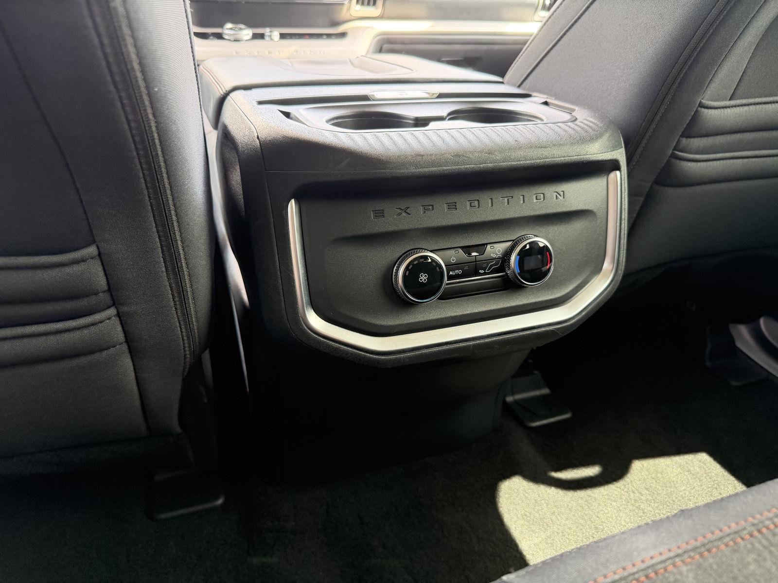 Used 2025 Oxford White Ford Active image 9