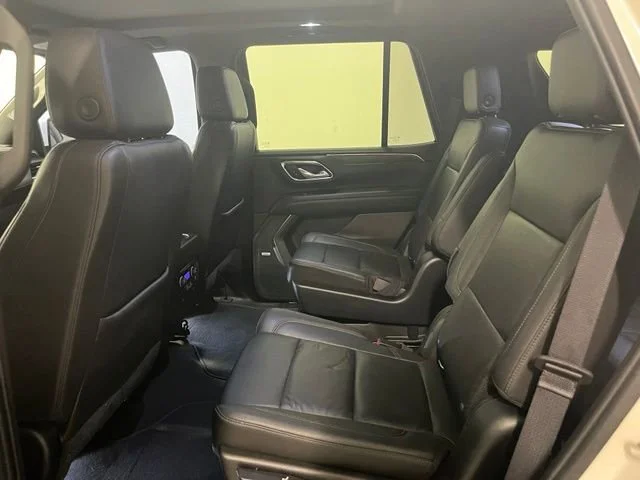 Used 2021 IRIDESCENT PEARL TRICOAT Chevrolet LT image 25