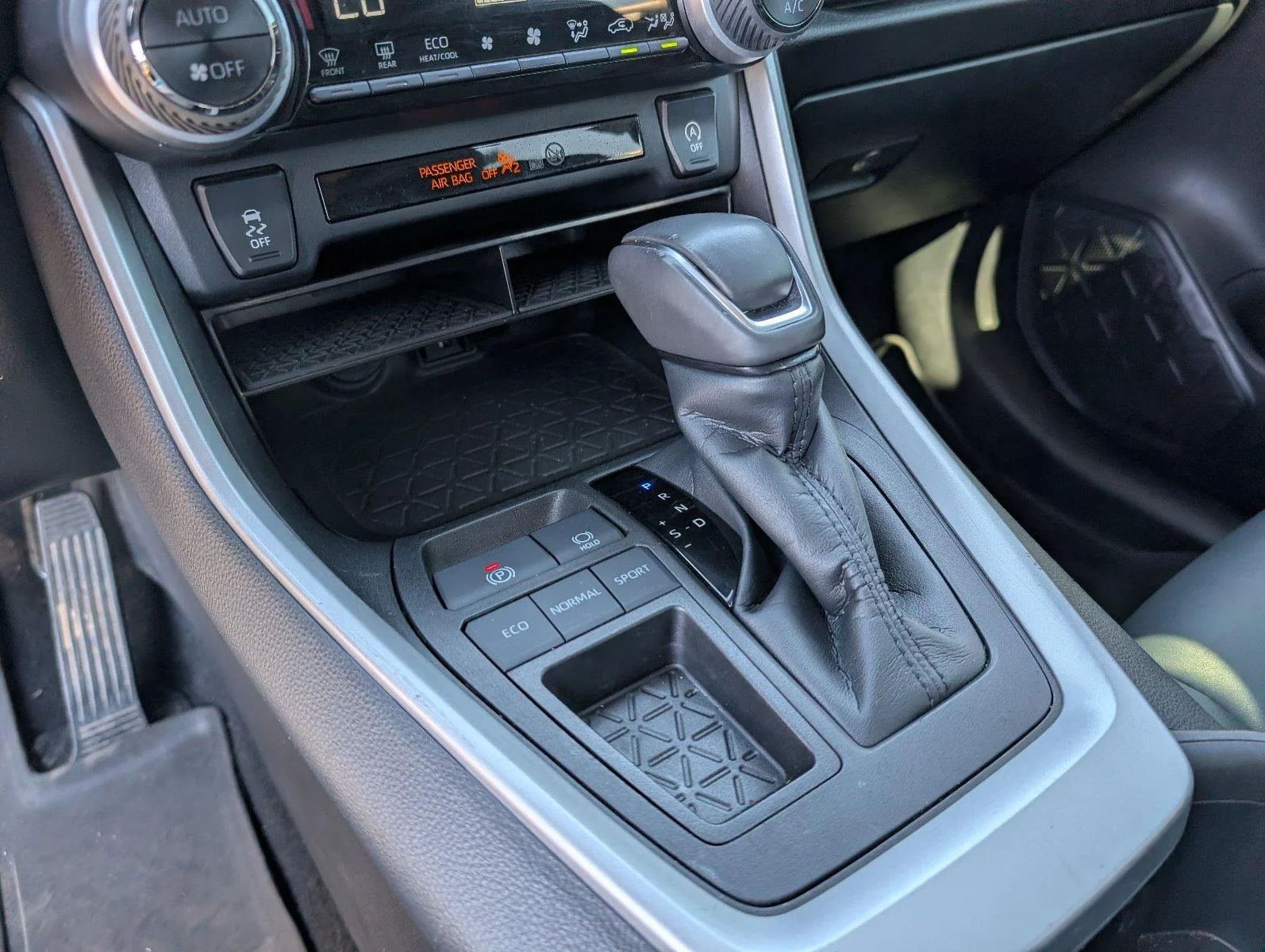 Used 2022 Magnetic Gray Metallic Toyota XLE Premium image 20
