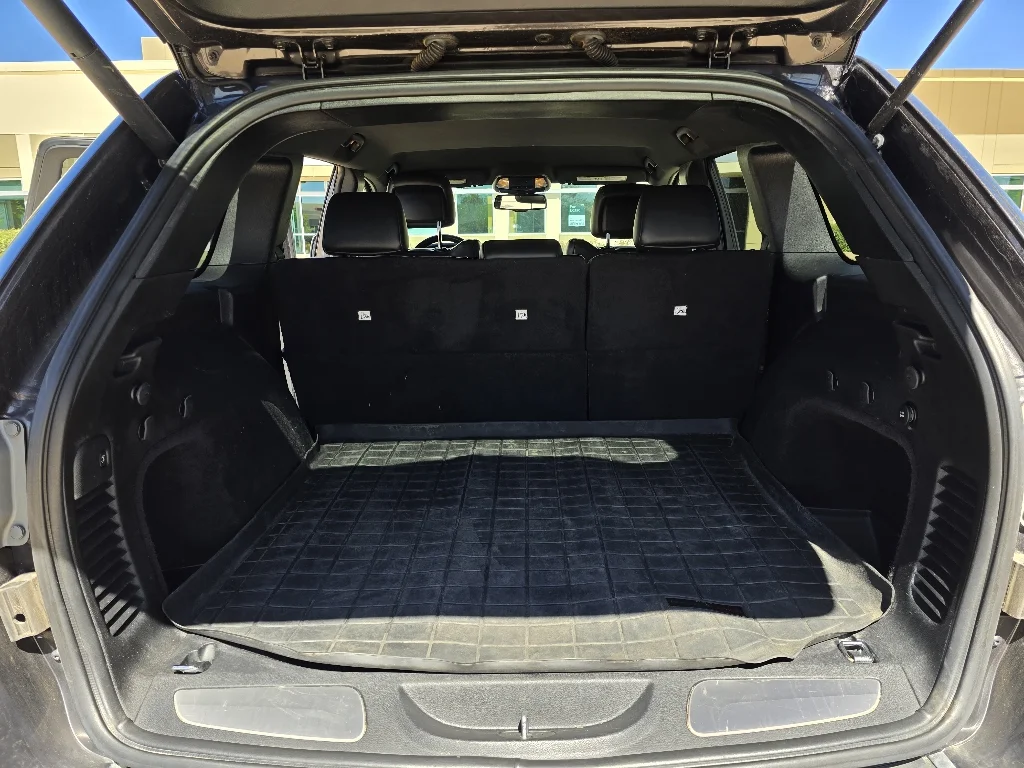 Used 2015 Granite Crystal Metallic Clearcoat Jeep Limited image 30