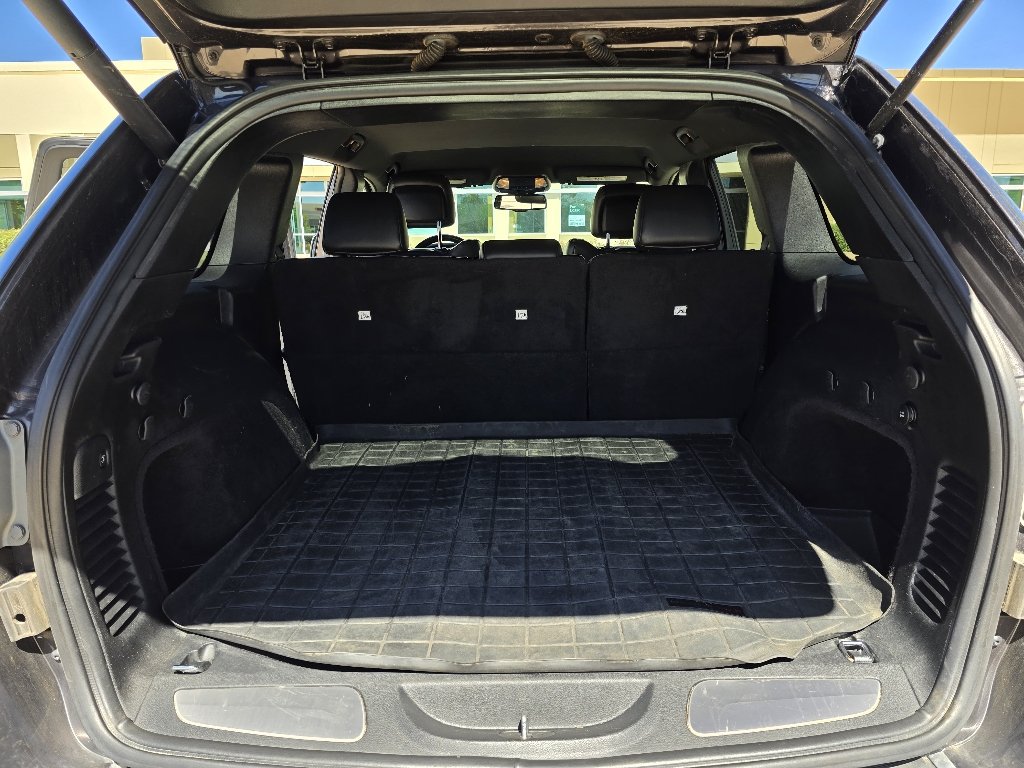 Used 2015 Granite Crystal Metallic Clearcoat Jeep Limited image 30
