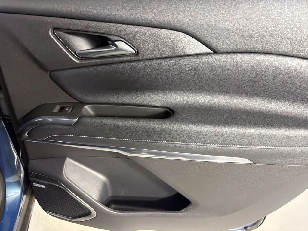 Used 2025 Blue Chevrolet LT image 18