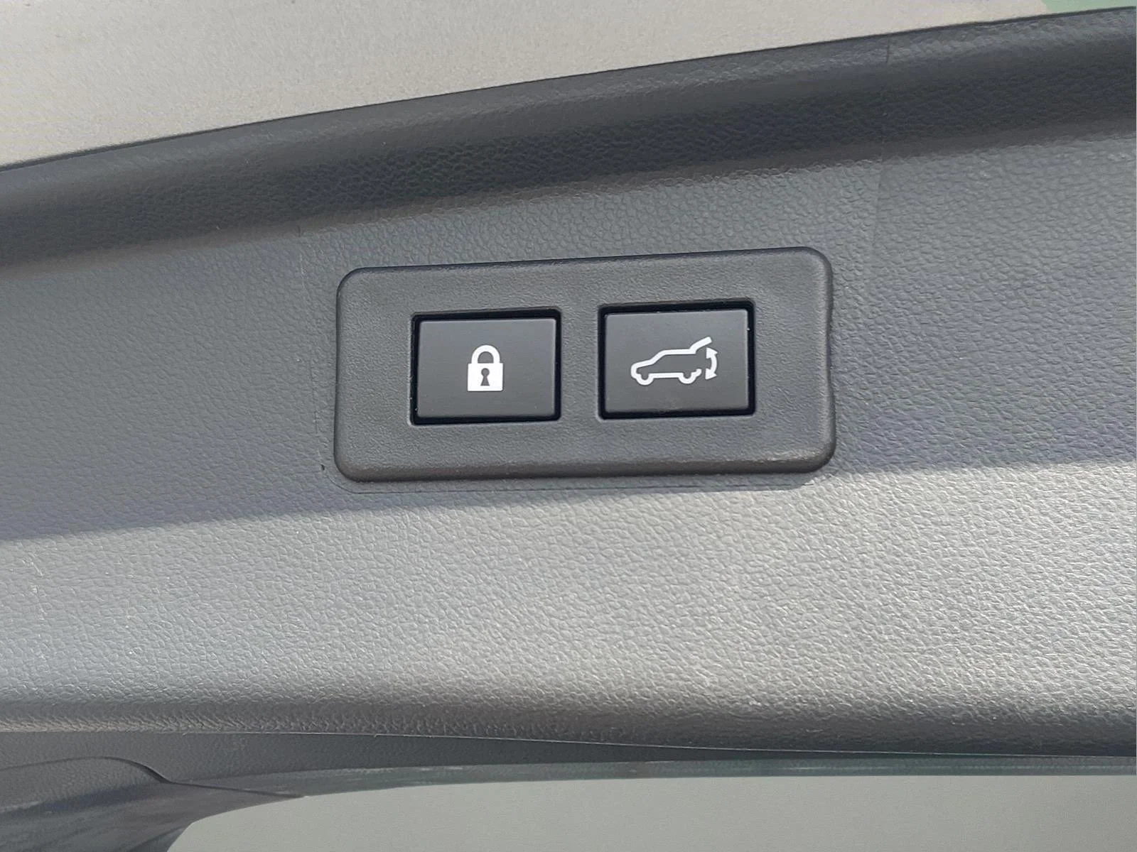 Used 2021 Ice Silver Metallic Subaru Premium image 22