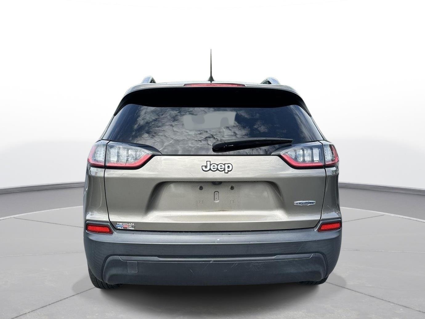 Used 2020 Light Brownstone Pearlcoat Jeep Latitude image 7