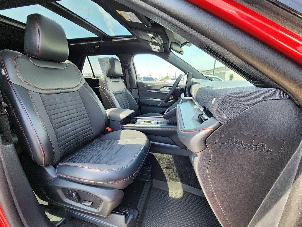 Used 2025 Rapid Red Metallic Tinted Clearcoat Ford ST-Line image 25