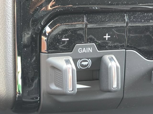 New 2026 Granite Crystal Metallic Clear-Coat Exterior Paint RAM Laramie image 23