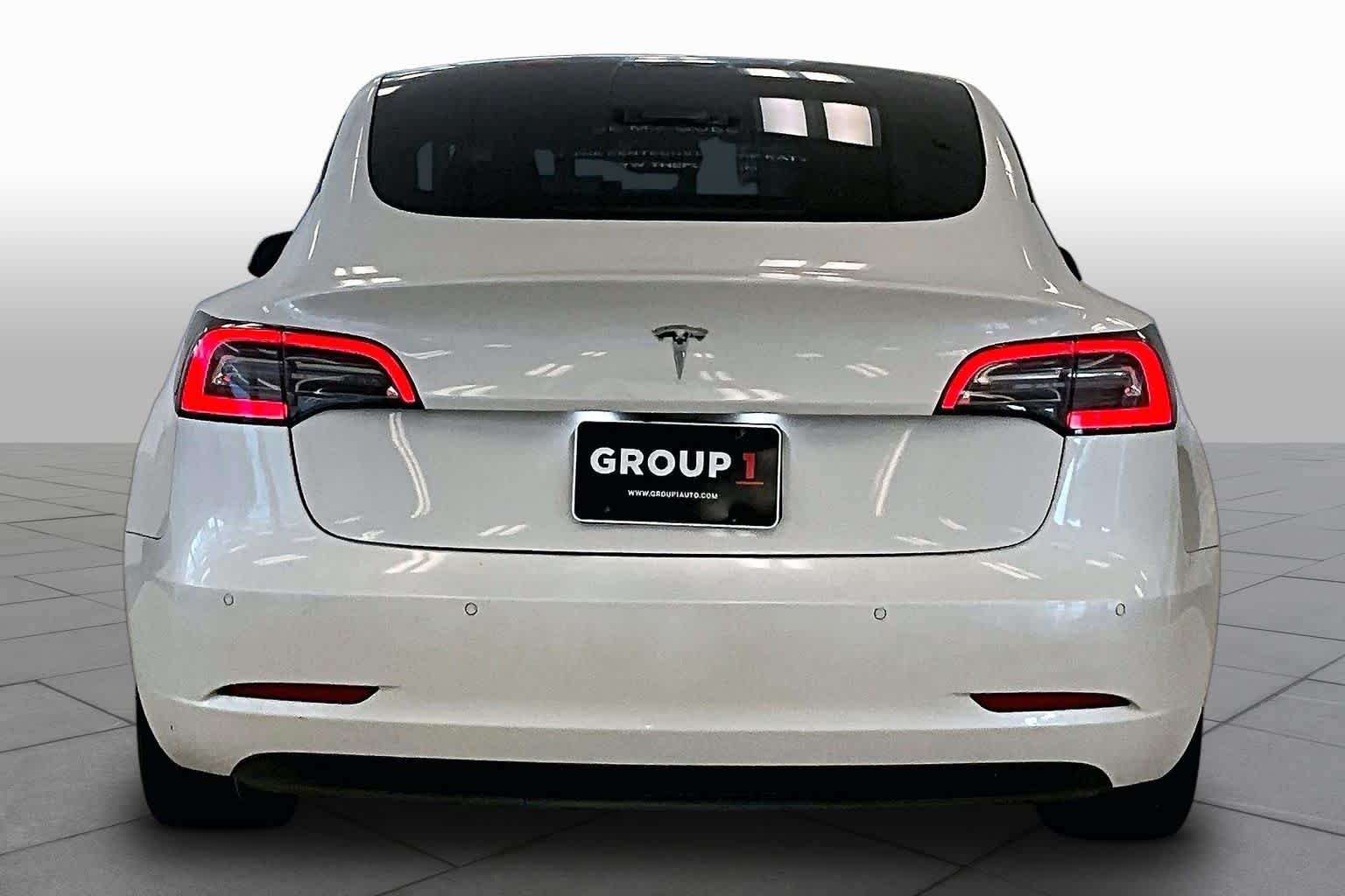 Used 2021  Tesla Standard Range Plus image 4