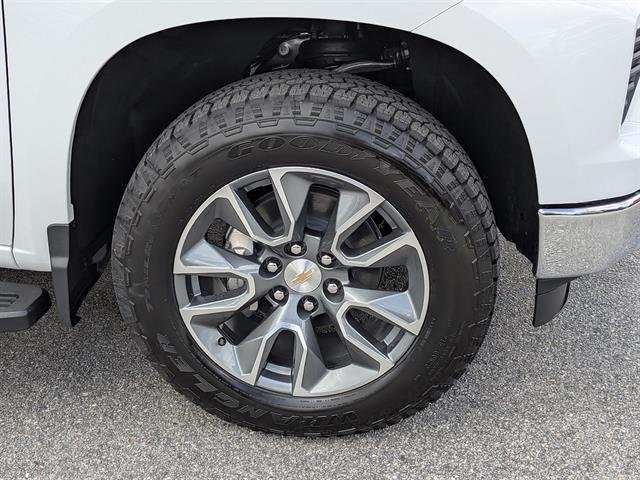 New 2026 Summit White Chevrolet LT image 10