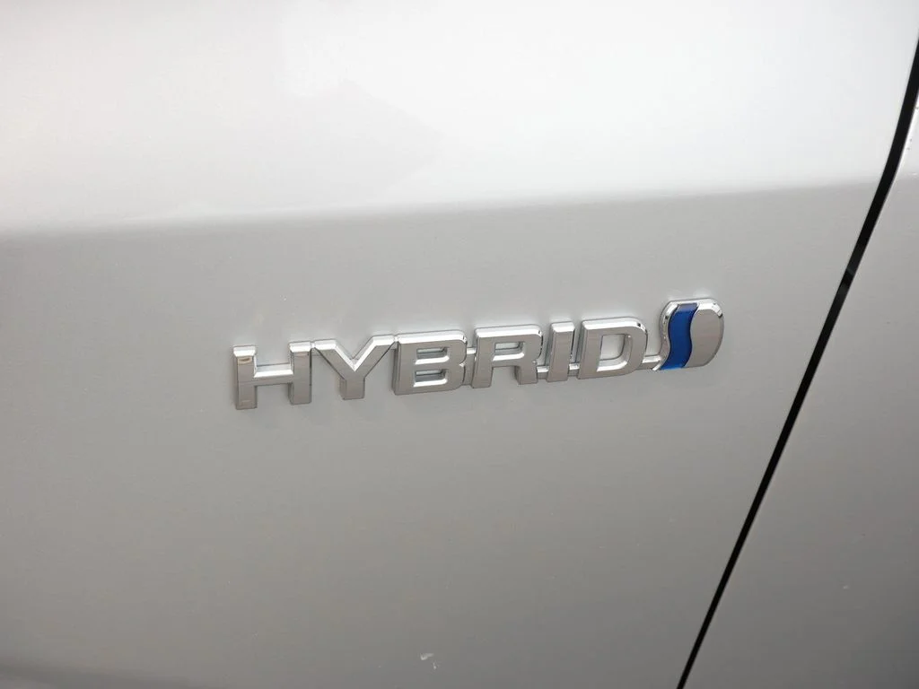Used 2014 Silver Toyota Three image 10