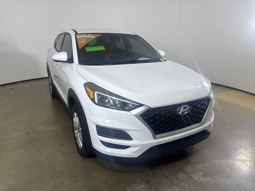 Used 2019 White Hyundai SE image 2