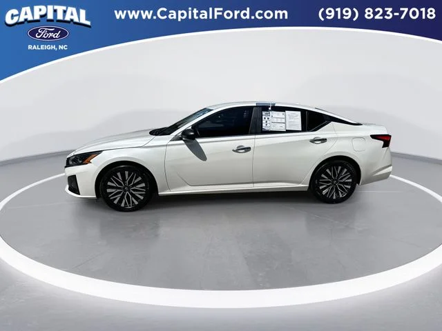 Used 2024 White Nissan 2.5 SV image 5