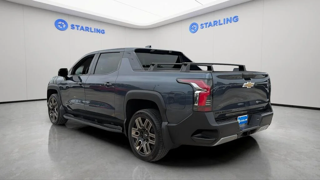 Used 2026 Blue Smoke Metallic Chevrolet LT - Standard Range image 5