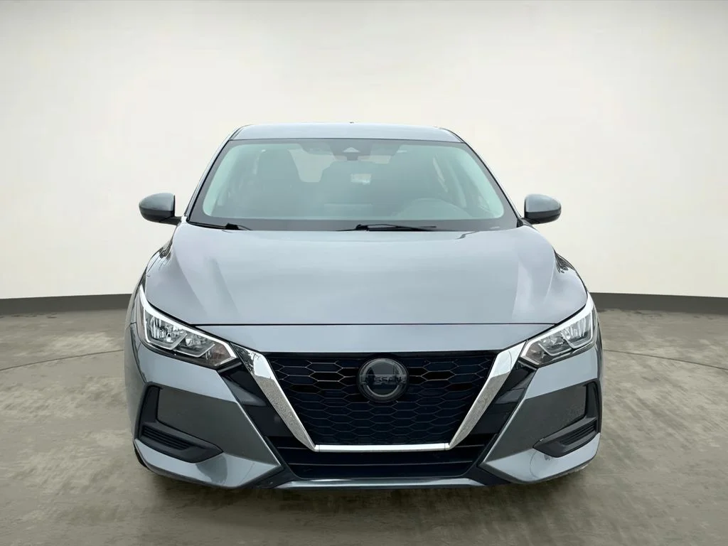 Used 2022 Gray Nissan SV image 10
