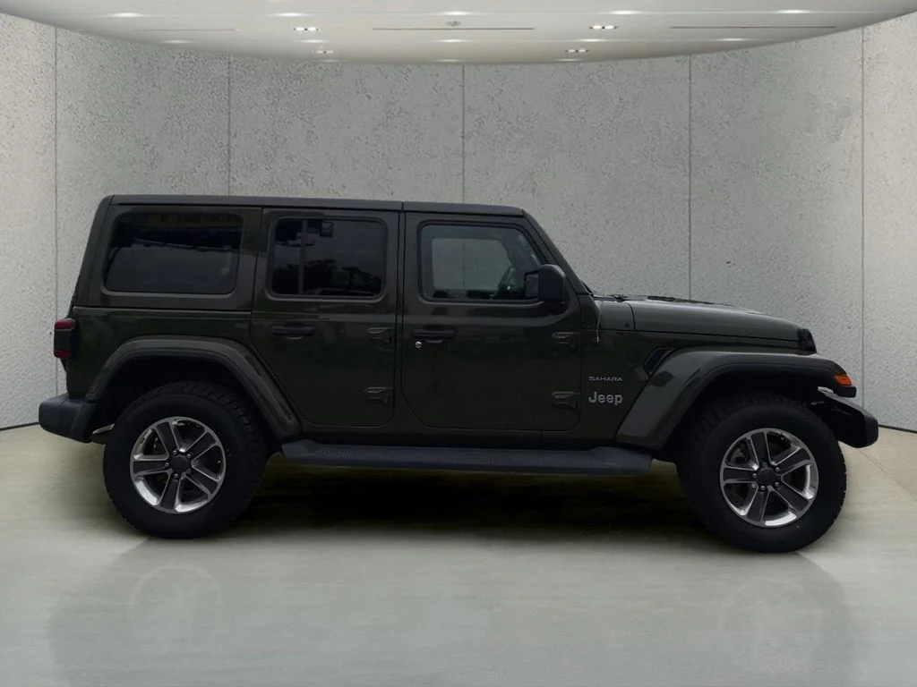 Used 2020 Green Jeep Unlimited Sahara image 6