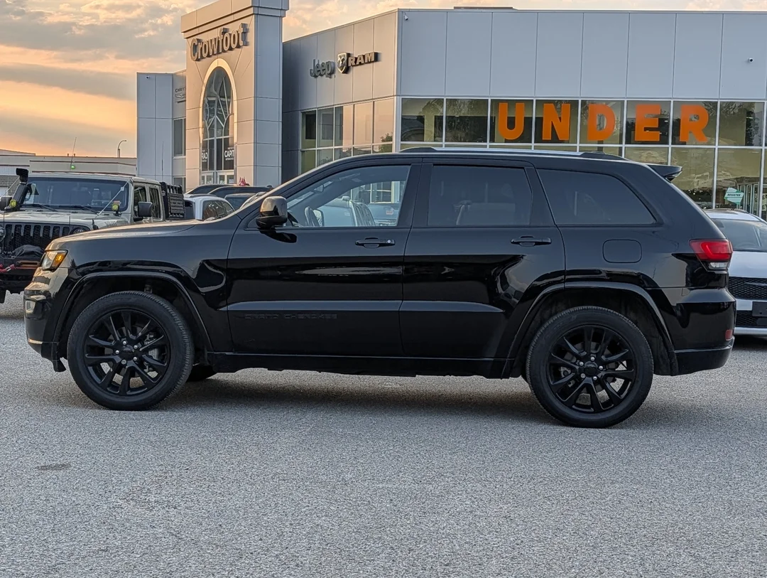 Used 2020 Black Jeep Altitude - - 4x4 - Leather Seats - Power Sunroof - Navigation & More! image 5