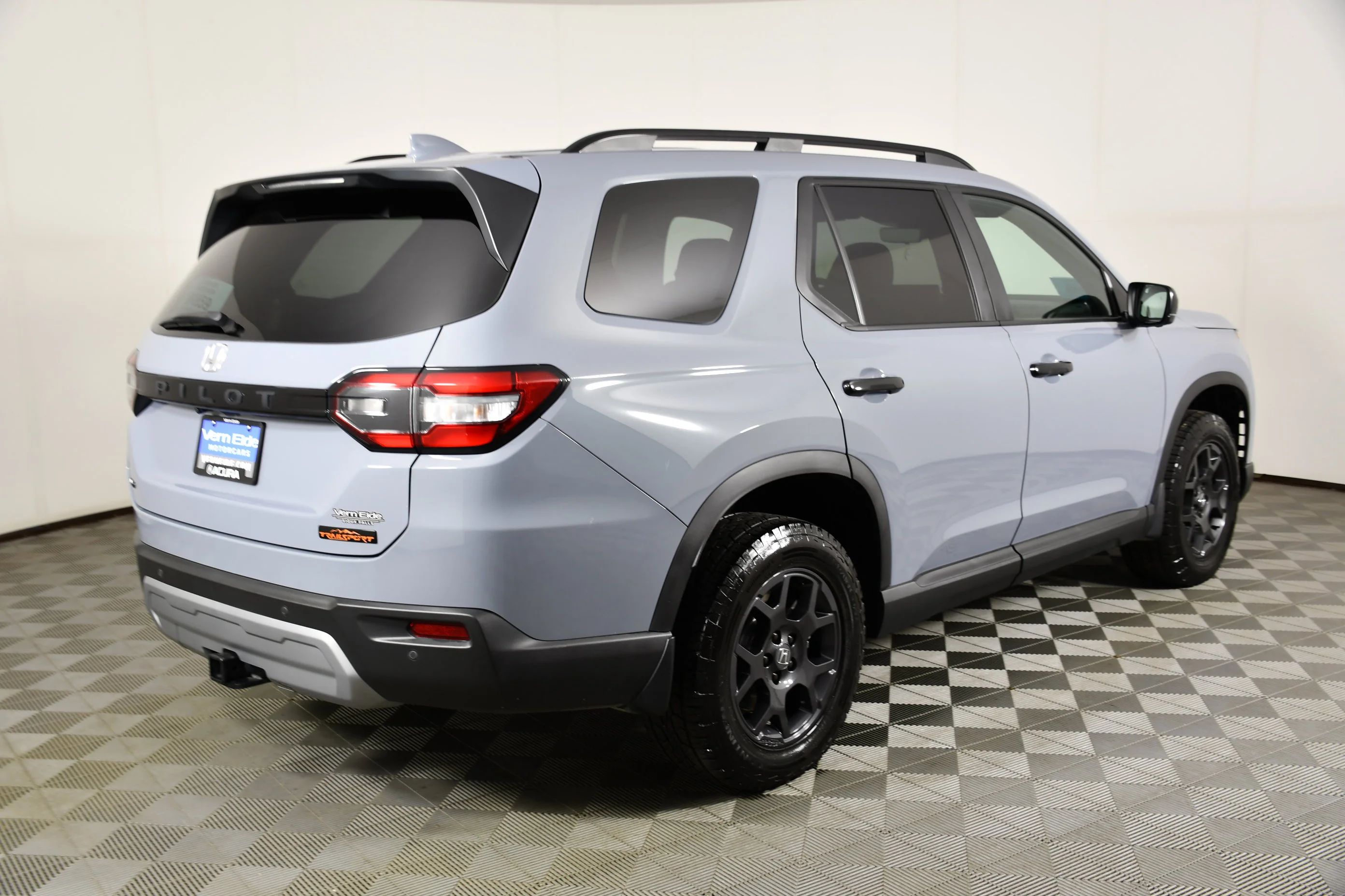 Used 2025 Sonic Gray Pearl Honda TrailSport image 6