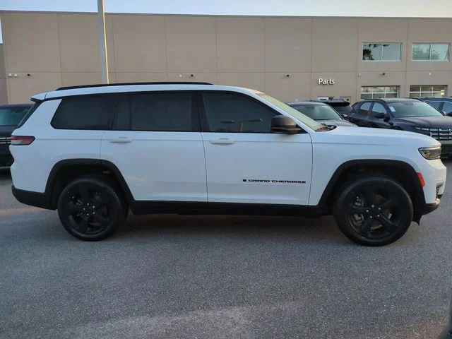 Used 2023 White Jeep Limited image 4