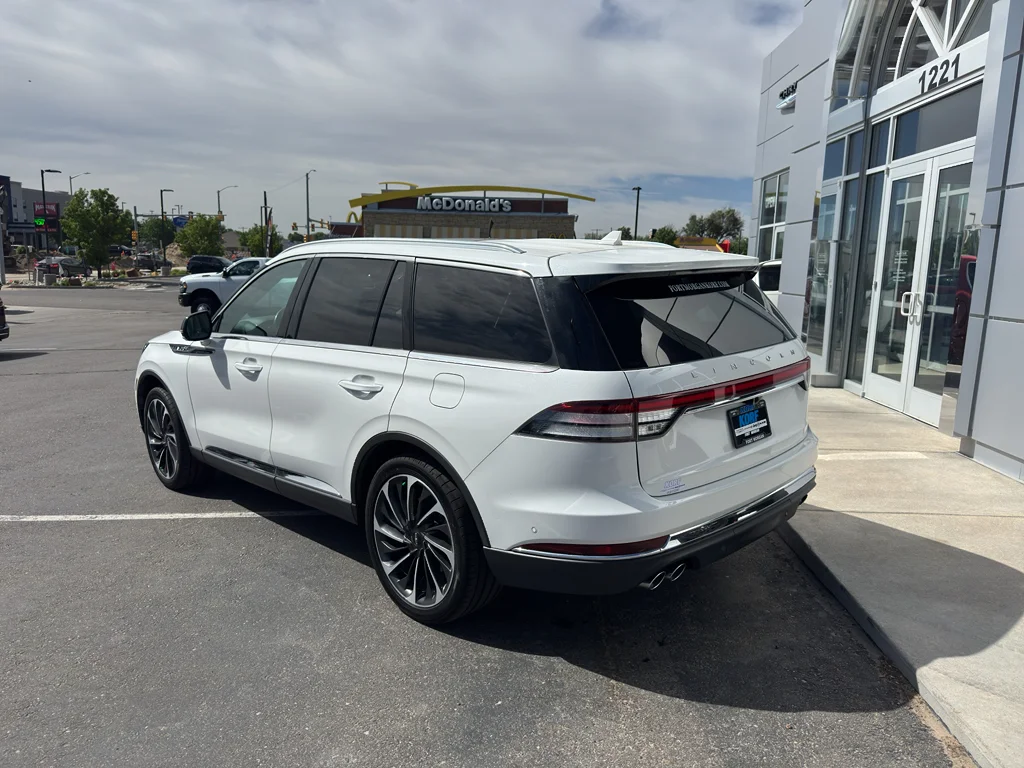 Used 2023 Pristine White Metallic Tri-Coat Lincoln Reserve image 3