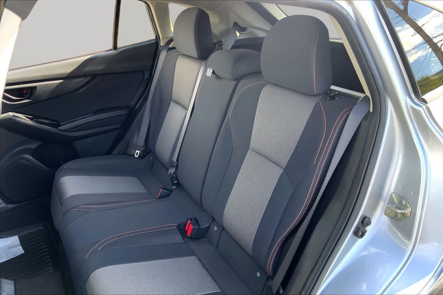 Used 2019 WHITE Subaru Premium image 17