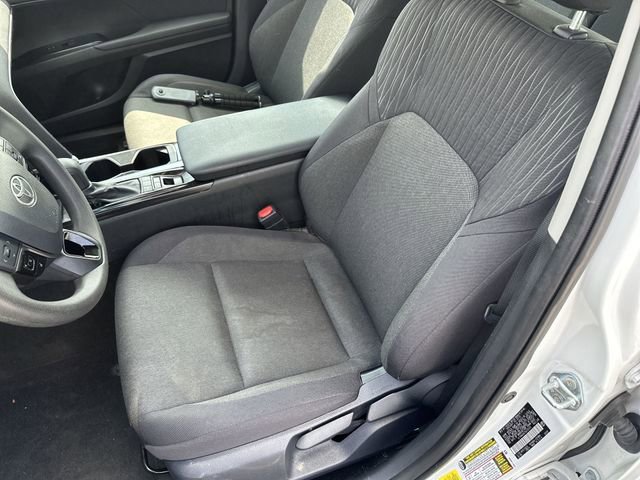 Used 2025 White Toyota LE image 15