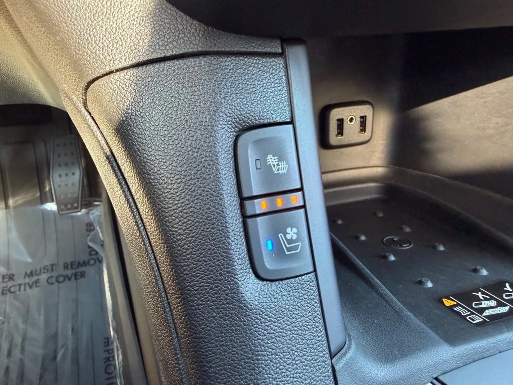 Used 2017 White GMC Denali image 27