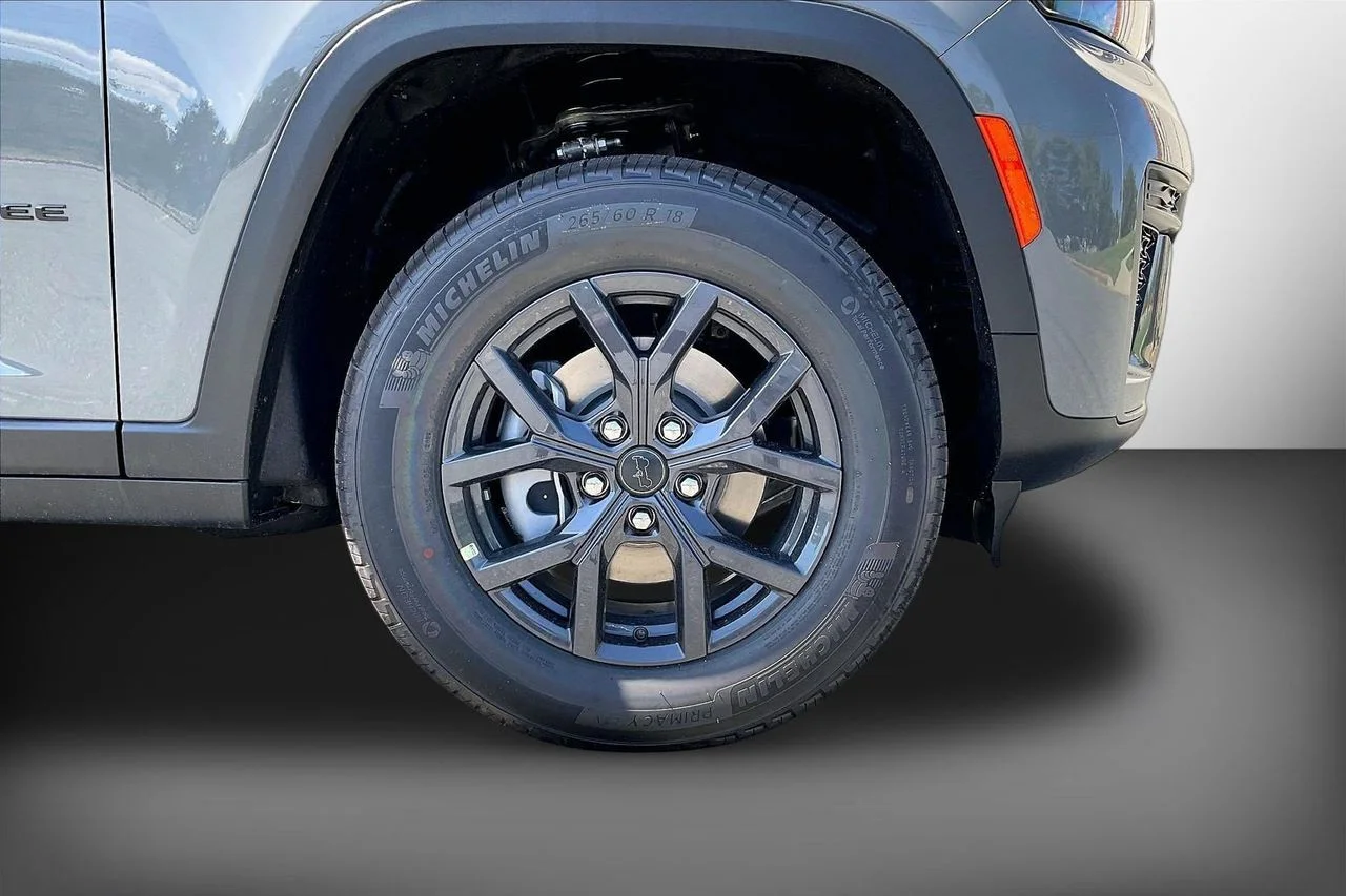 New 2027 Sting-Gray Clear-Coat Paint Jeep Altitude image 29