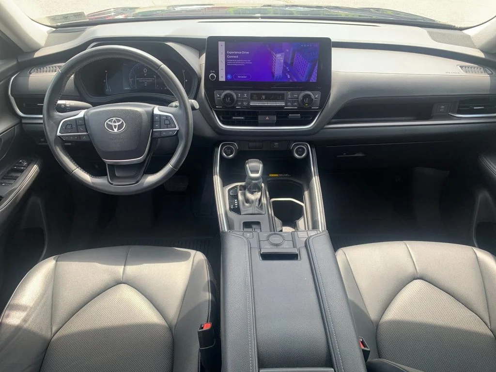 Used 2024  Toyota XLE image 16