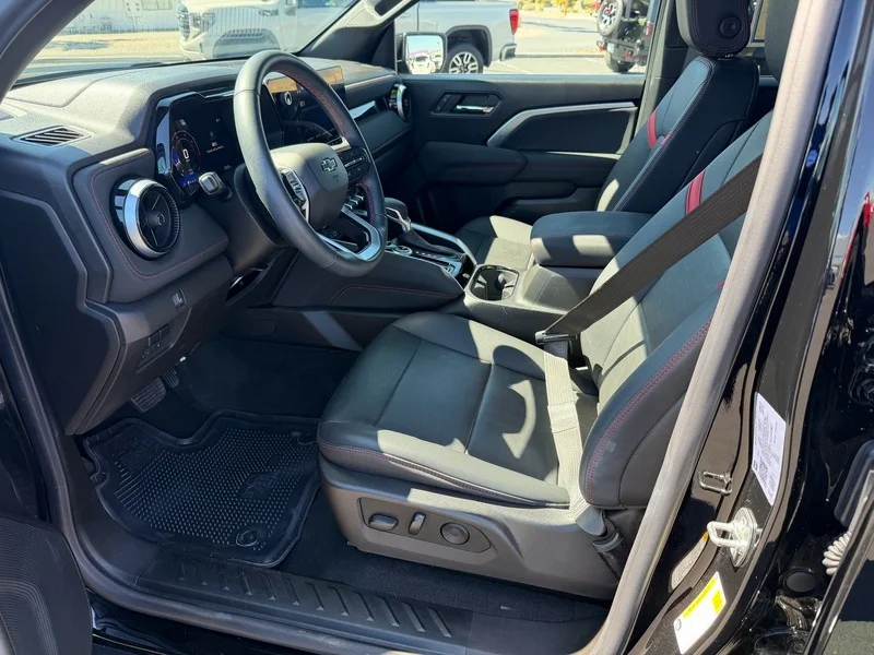 Used 2025 Black Chevrolet Z71 image 14