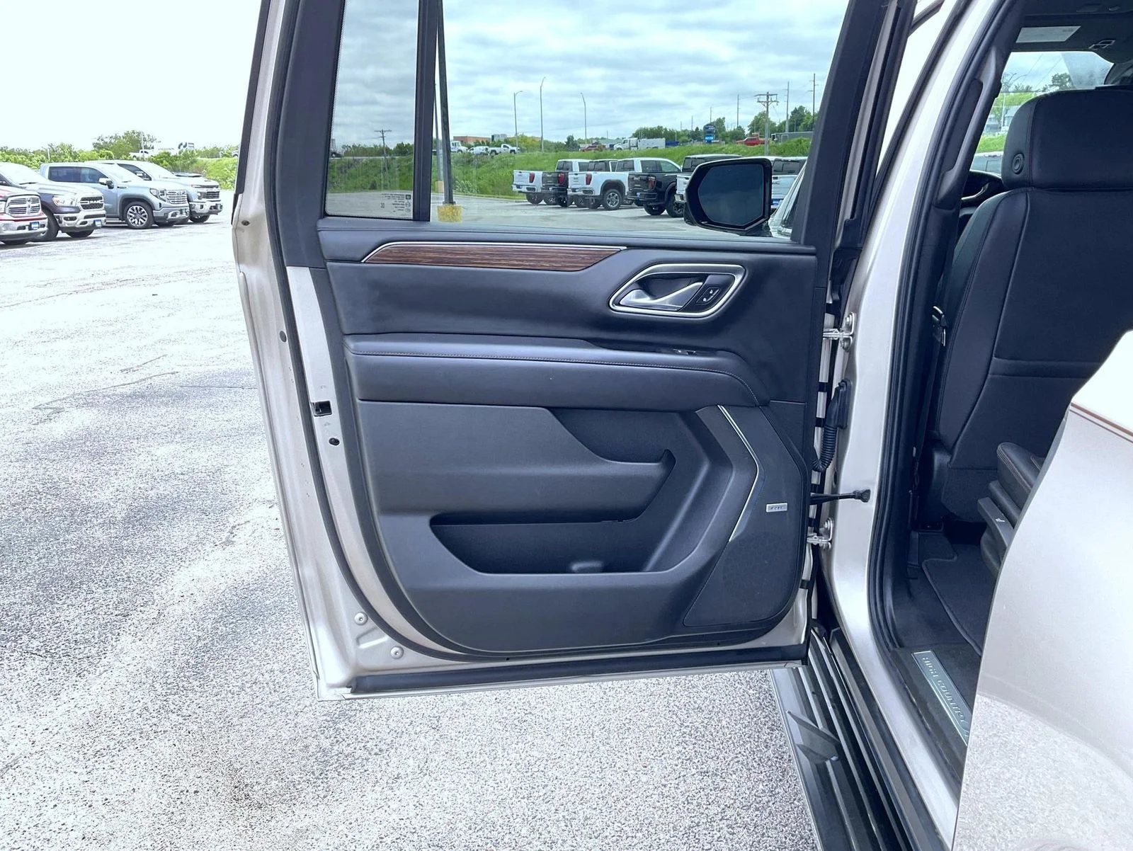 Used 2021 Beige Chevrolet High Country image 21