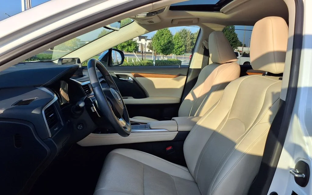 Used 2021 White Lexus 350 image 12