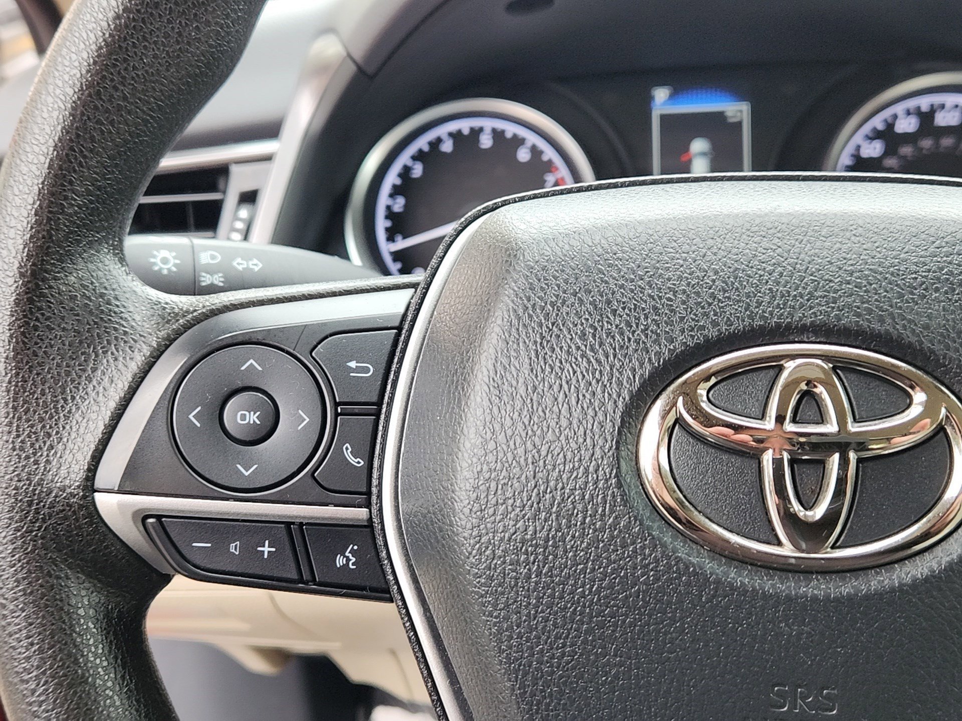 2023 Toyota Camry LE - Photo 18