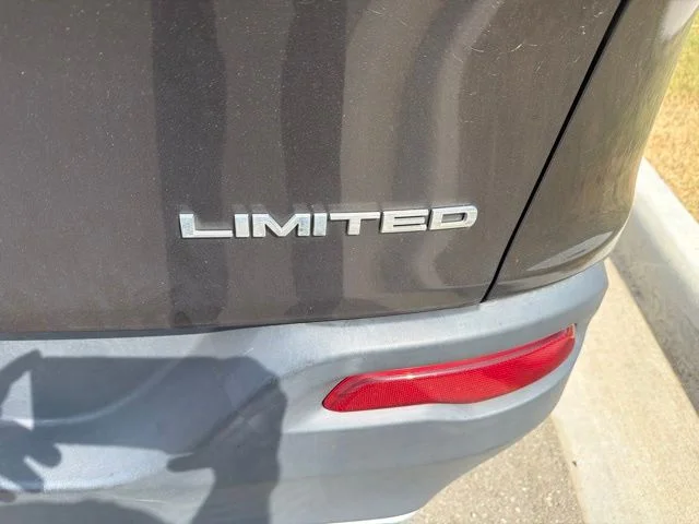 Used 2016 Gray Jeep Limited image 4
