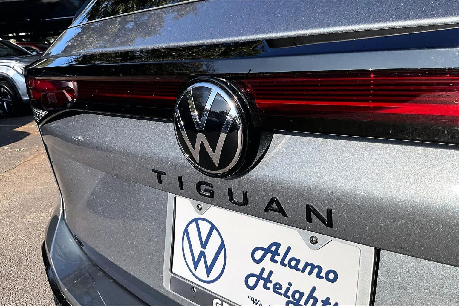 New 2026 Platinum Gray Metallic Volkswagen 2.0T SE R-Line Black image 15