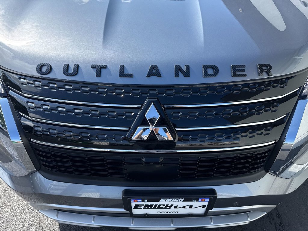 Used 2023  Mitsubishi SEL image 24