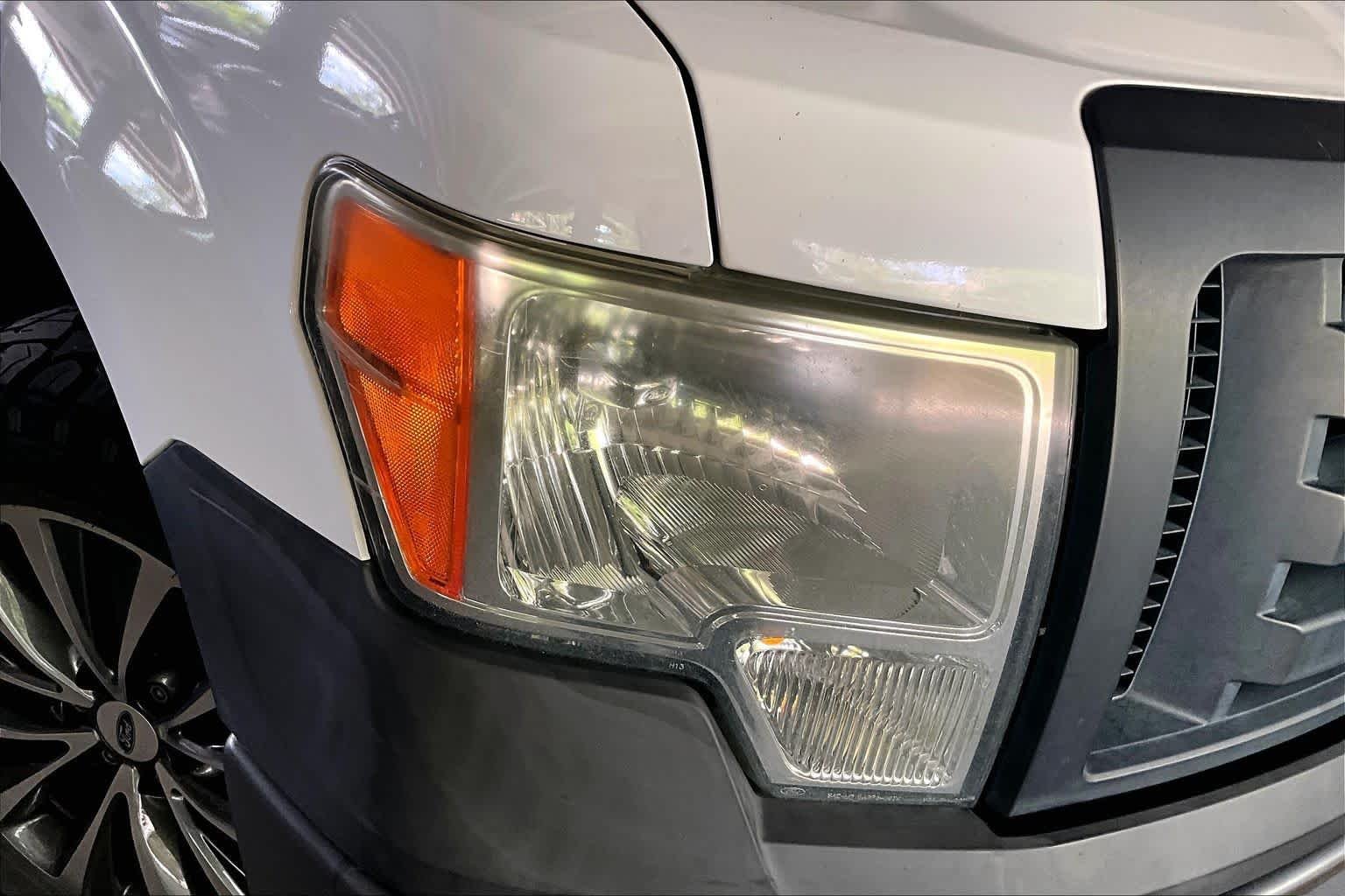 Used 2009 Oxford White Ford XL image 26