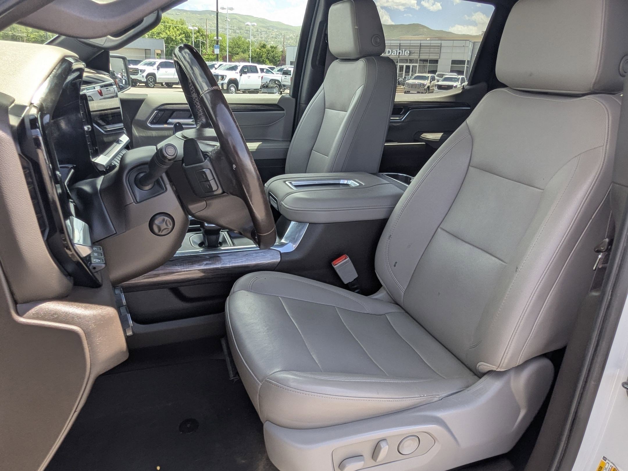 Used 2022 Summit White Chevrolet LTZ image 25