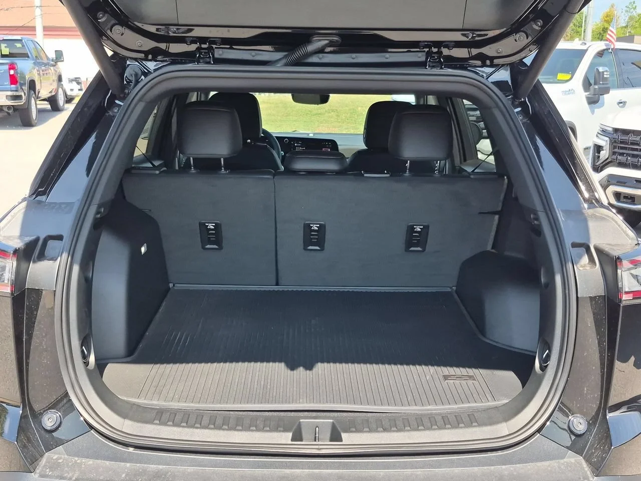 New 2027 Mosaic Black Metallic Chevrolet ACTIV image 25
