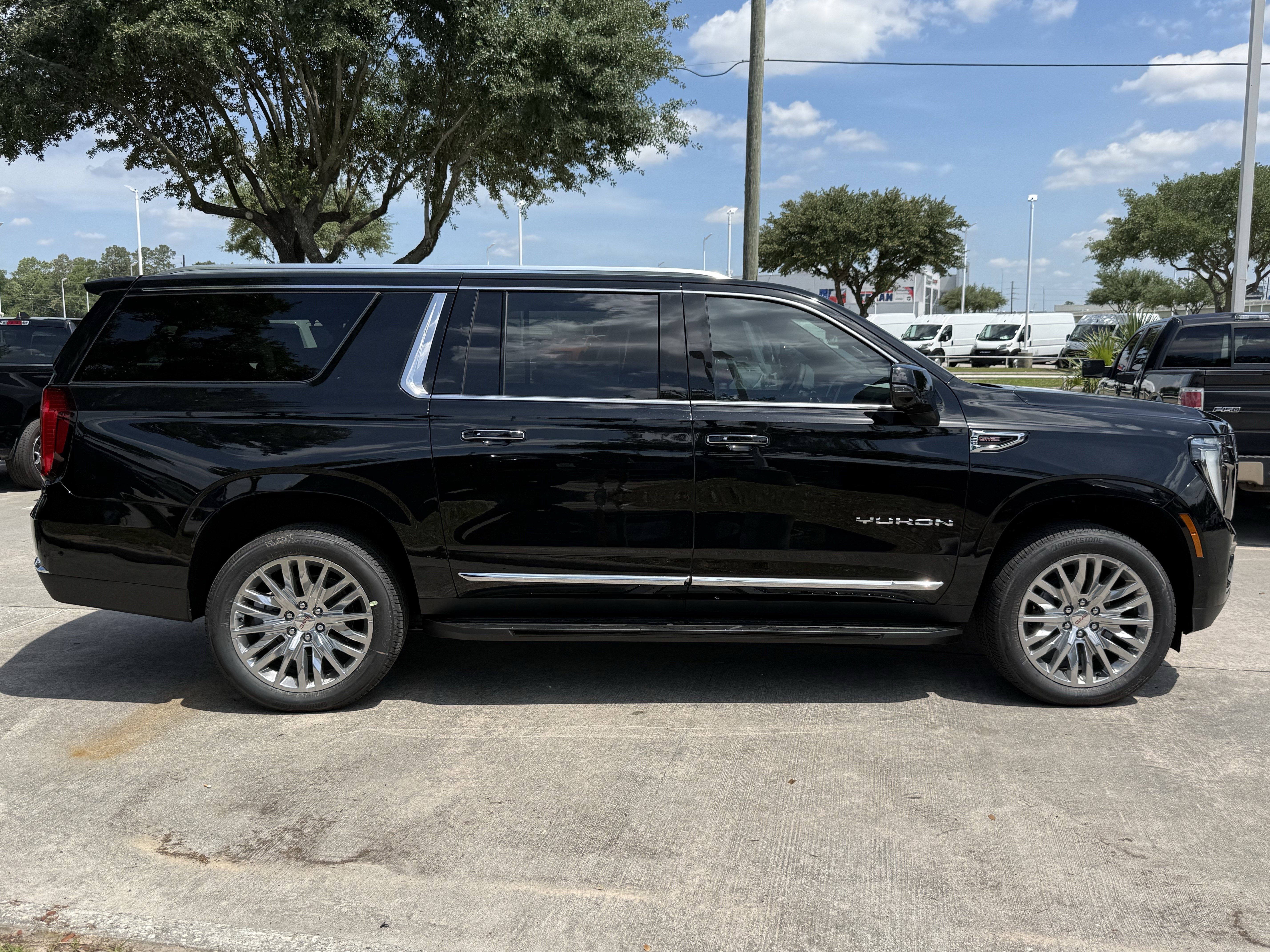 New 2026 Onyx Black GMC Elevation image 3