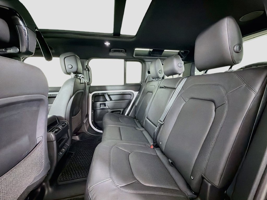 New 2026 Fuji White Land Rover X-Dynamic SE image 26