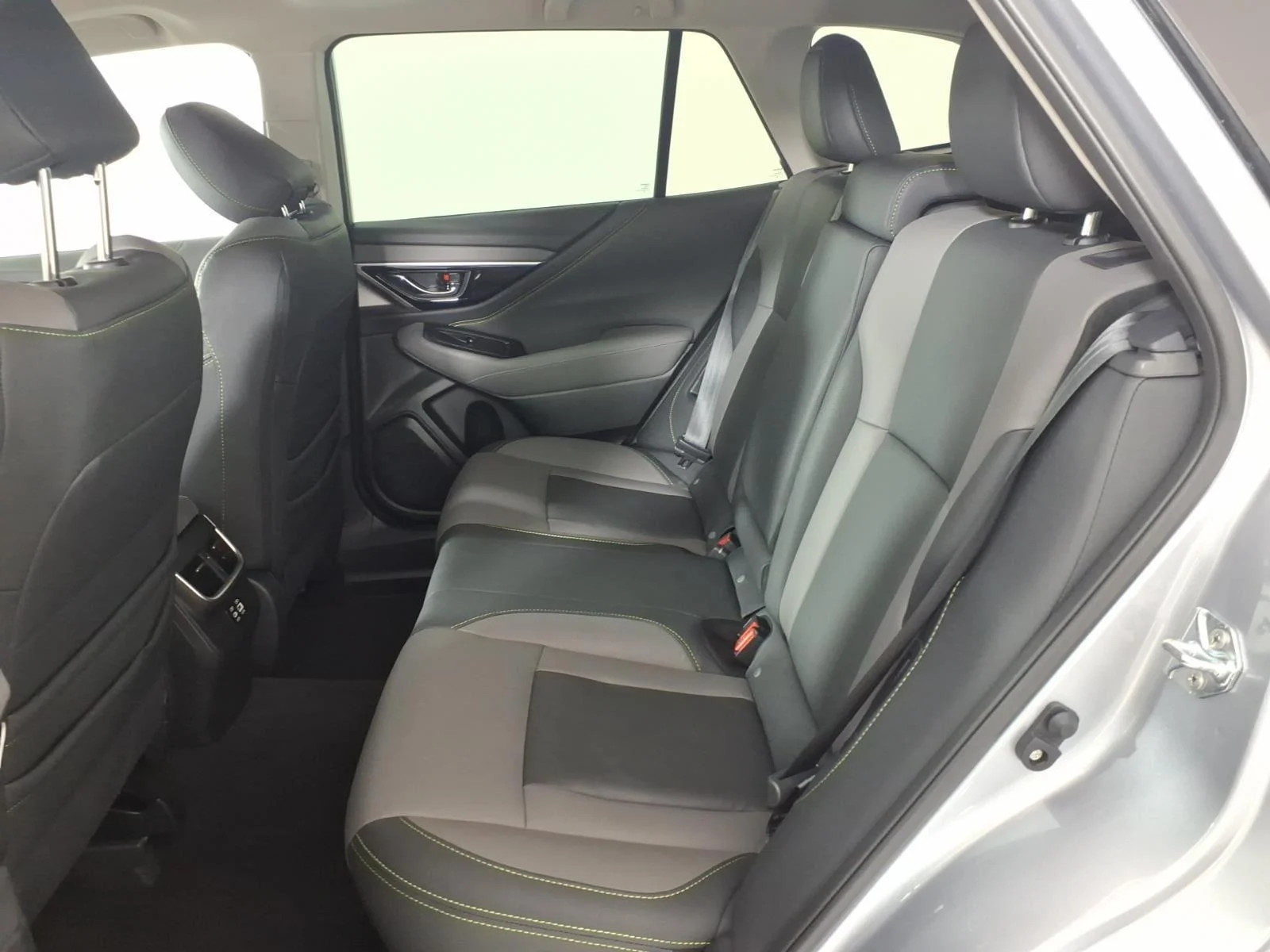 Certified Used 2025 Ice Silver Metallic Subaru Onyx Edition image 27
