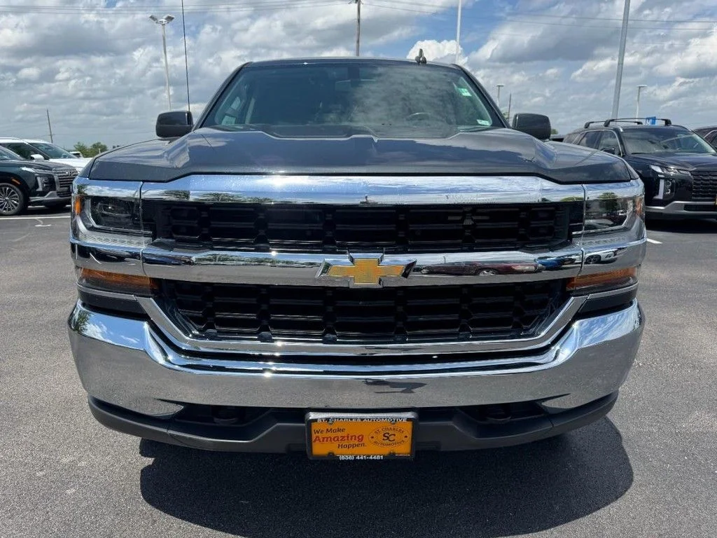Used 2019 Gray Chevrolet LT image 9