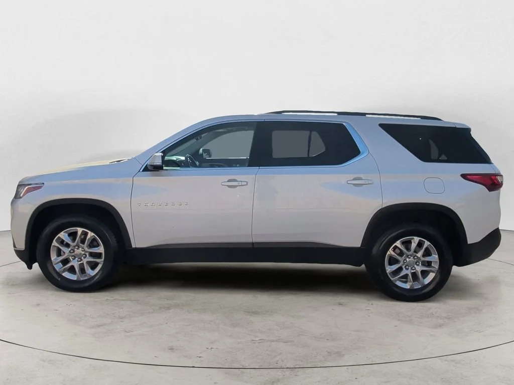 Used 2019 IRIDESCENT PEARL TRICOAT Chevrolet LT Leather image 2