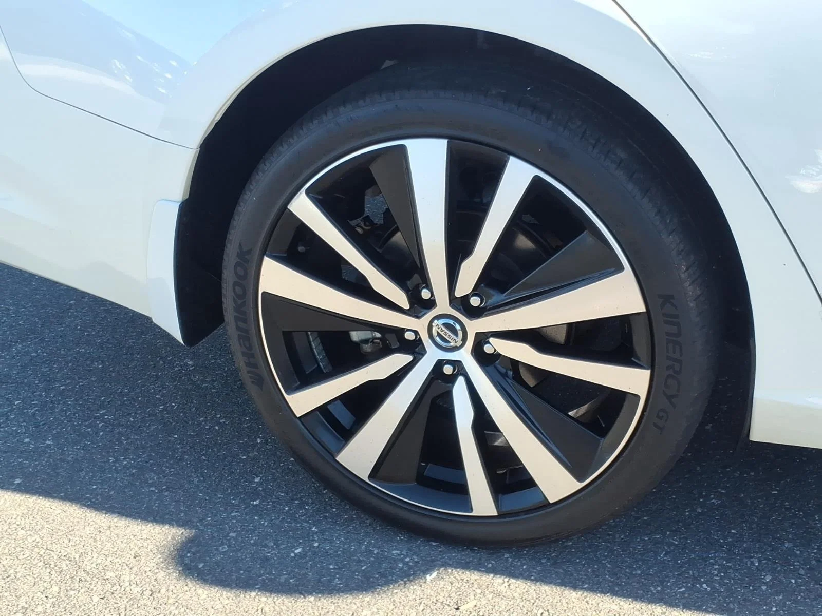 Used 2020 Pearl White Tricoat Nissan 2.0 Platinum image 12