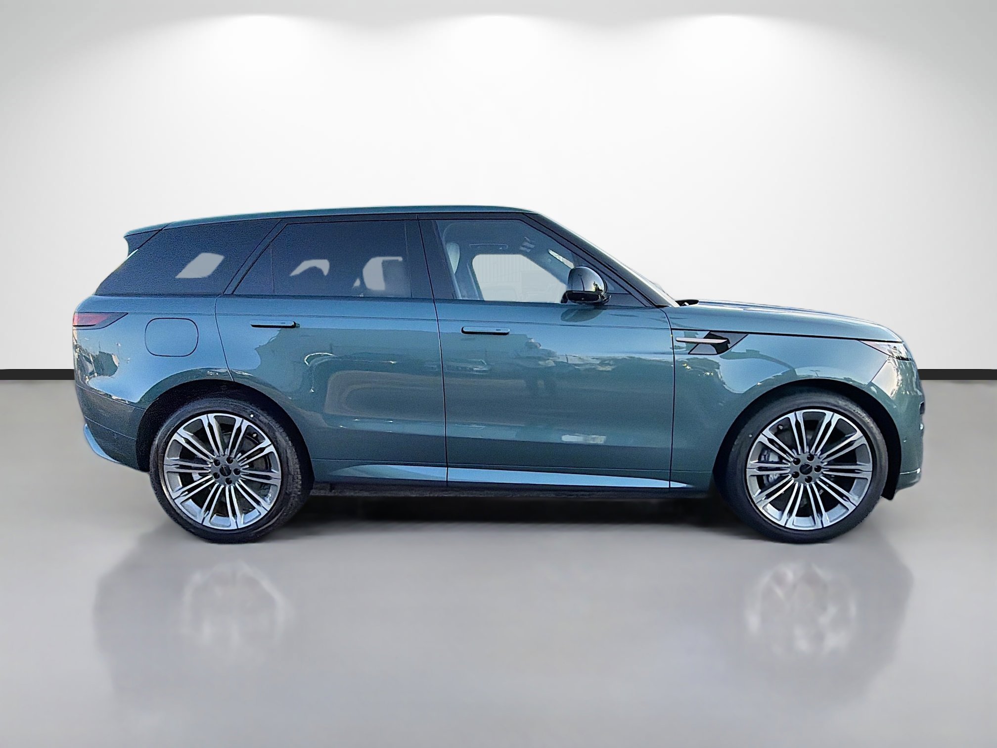New 2026 Giola Green Land Rover Dynamic SE image 6