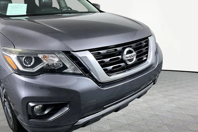 Used 2017 Gray Nissan Platinum image 31